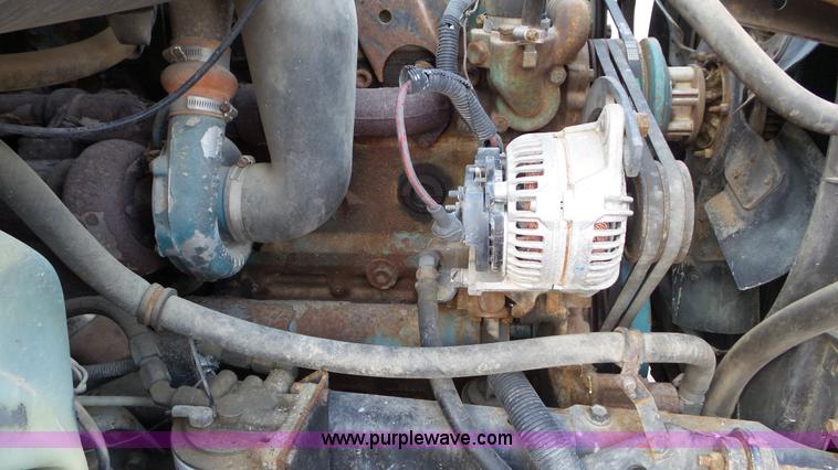 image for item J8438 1991 International 4900 seed tender truck