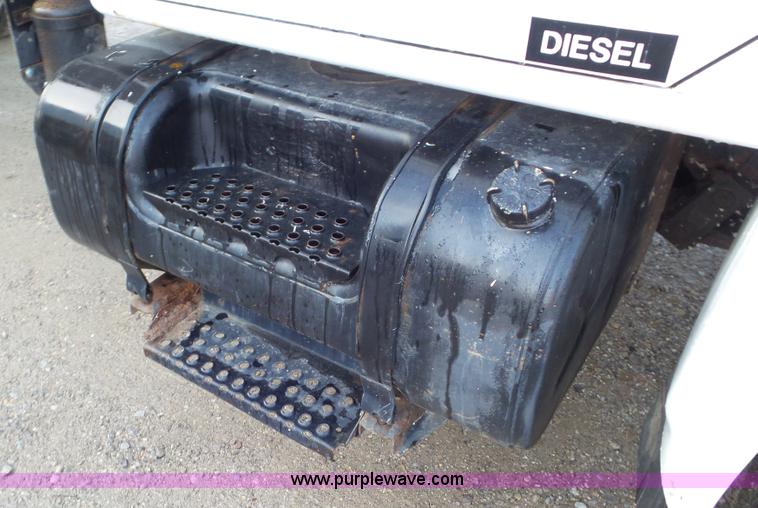 image for item J8438 1991 International 4900 seed tender truck