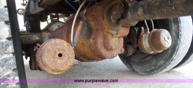 image for item J8438 1991 International 4900 seed tender truck