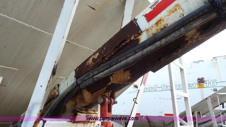 image for item J8438 1991 International 4900 seed tender truck