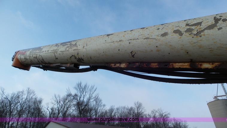 image for item J8438 1991 International 4900 seed tender truck