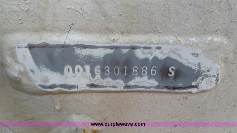 image for item J8438 1991 International 4900 seed tender truck