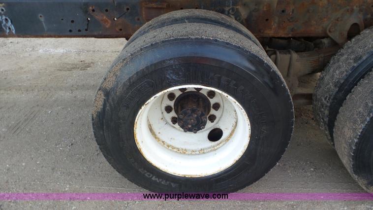 image for item J8438 1991 International 4900 seed tender truck