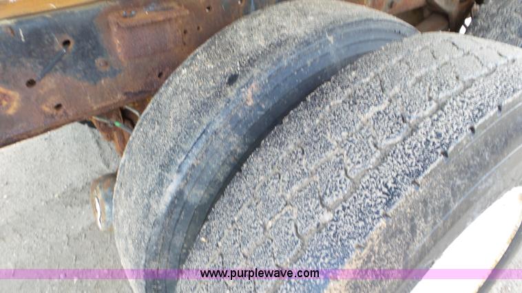 image for item J8438 1991 International 4900 seed tender truck