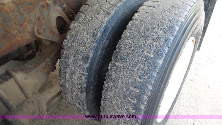 image for item J8438 1991 International 4900 seed tender truck