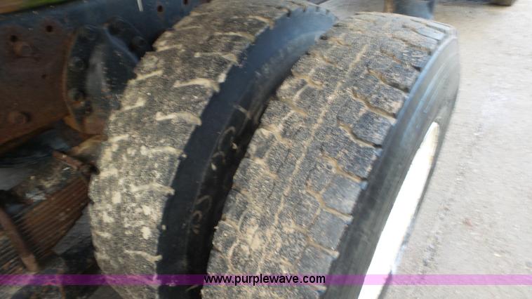 image for item J8438 1991 International 4900 seed tender truck