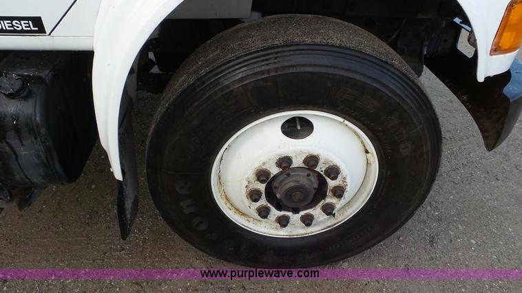 image for item J8438 1991 International 4900 seed tender truck