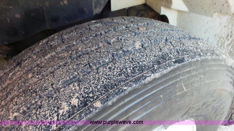 image for item J8438 1991 International 4900 seed tender truck