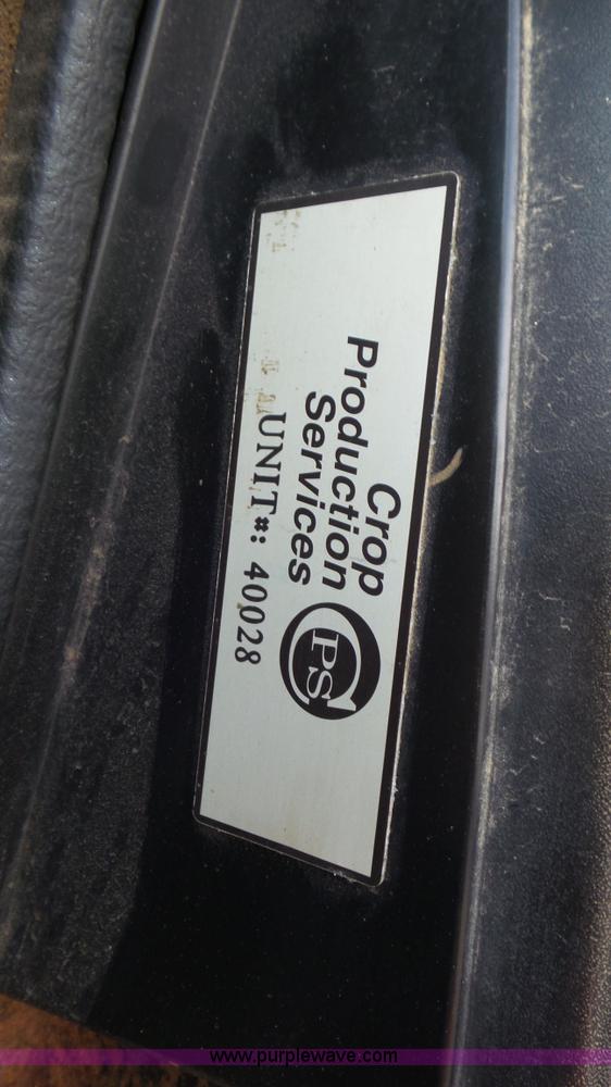 image for item J8438 1991 International 4900 seed tender truck