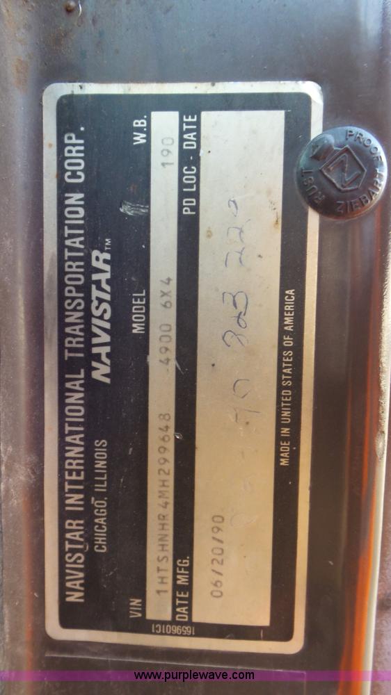 image for item J8438 1991 International 4900 seed tender truck