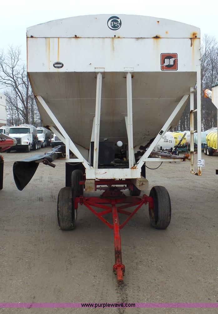 image for item J8439 Willmar Load Runner seed tender