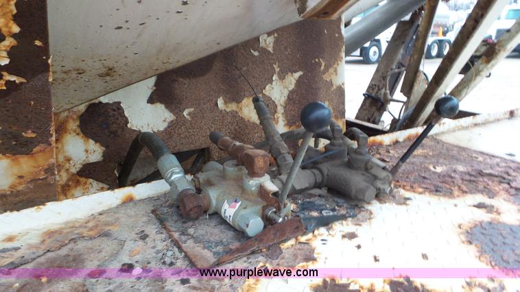 image for item J8439 Willmar Load Runner seed tender