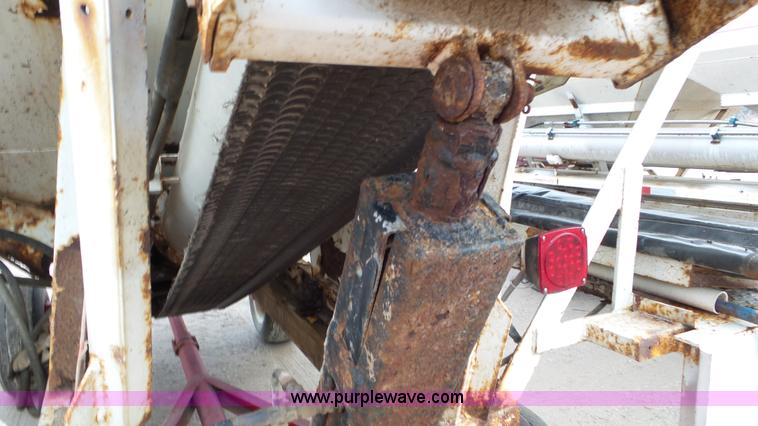 image for item J8439 Willmar Load Runner seed tender