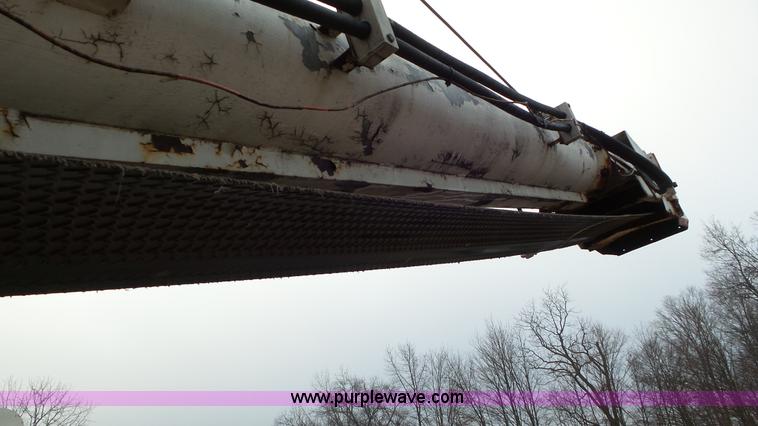image for item J8439 Willmar Load Runner seed tender