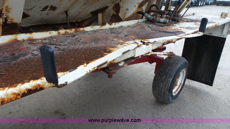 image for item J8439 Willmar Load Runner seed tender
