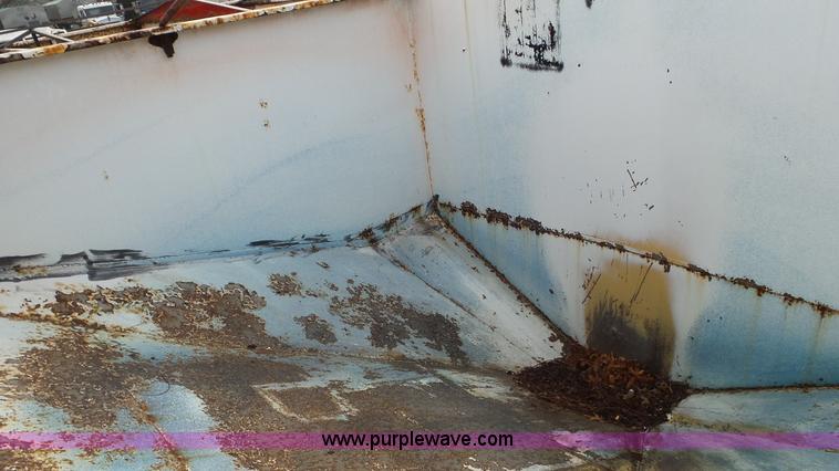image for item J8439 Willmar Load Runner seed tender