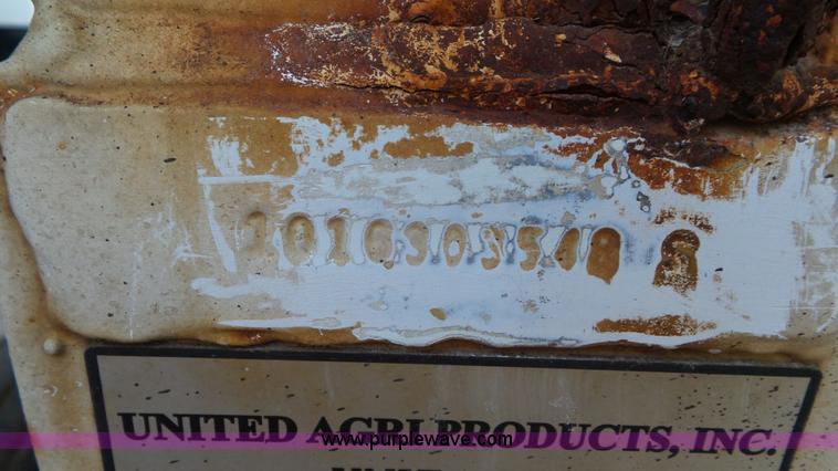 image for item J8439 Willmar Load Runner seed tender