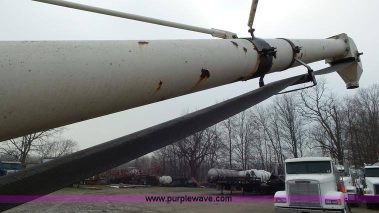 image for item J8441 Friesen 220 seed tender