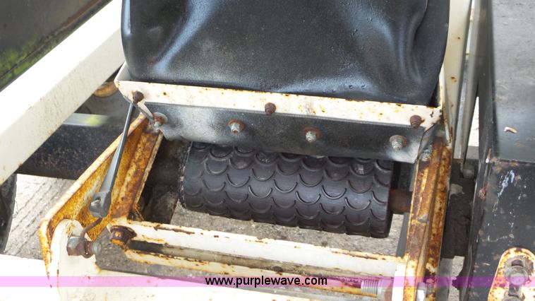 image for item J8441 Friesen 220 seed tender