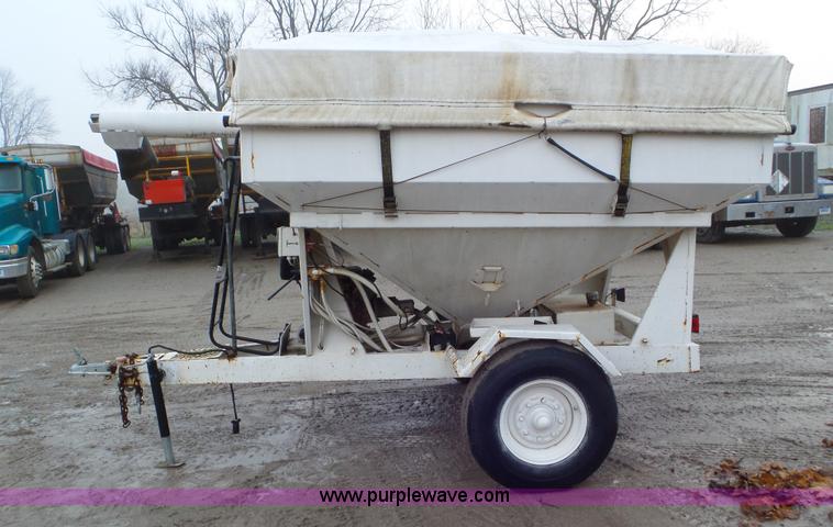 image for item J8445 Parker 1500 weigh wagon
