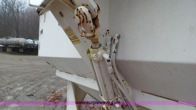 image for item J8445 Parker 1500 weigh wagon