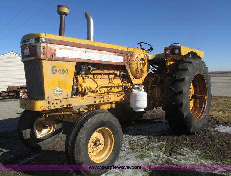 image for item J8750 1967 Minneapolis Moline G900 tractor