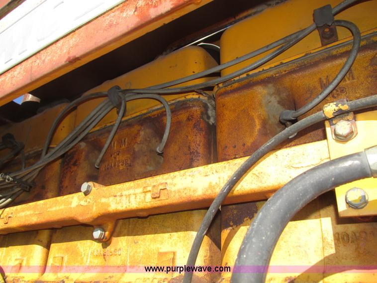 image for item J8750 1967 Minneapolis Moline G900 tractor