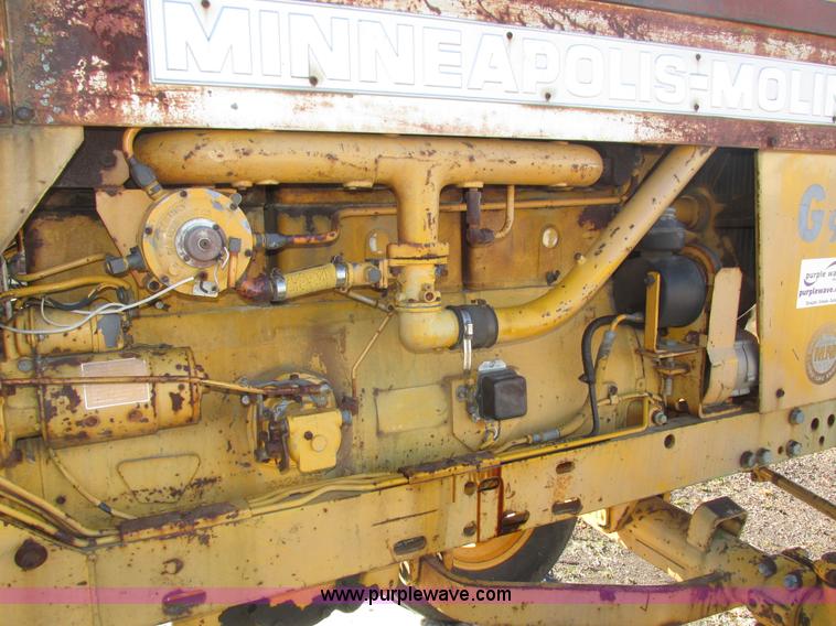 image for item J8750 1967 Minneapolis Moline G900 tractor