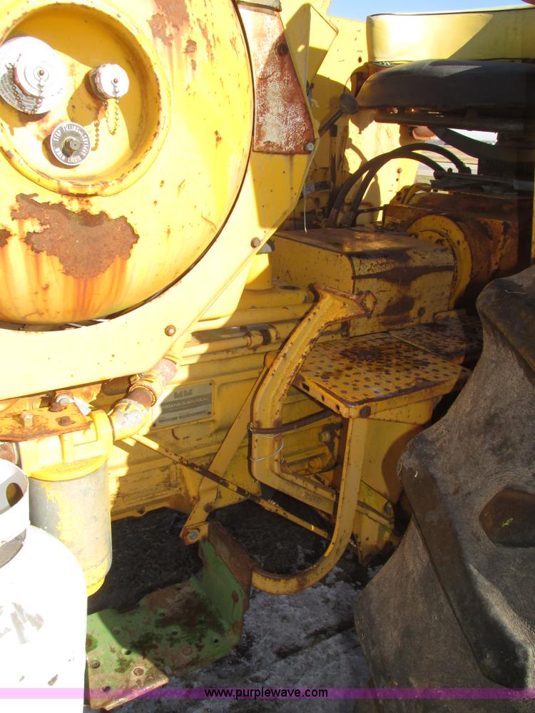 image for item J8750 1967 Minneapolis Moline G900 tractor