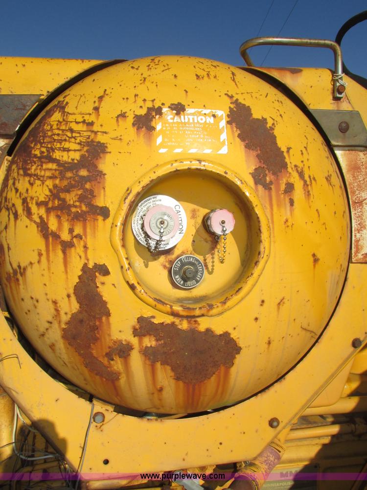 image for item J8750 1967 Minneapolis Moline G900 tractor