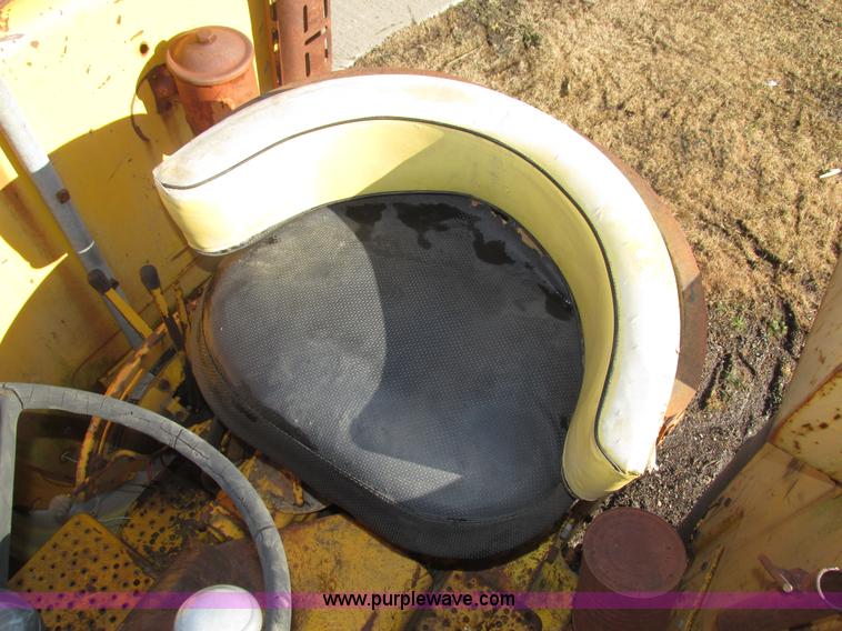 image for item J8750 1967 Minneapolis Moline G900 tractor