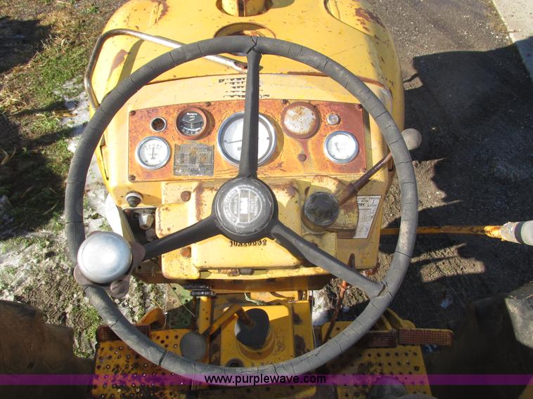 image for item J8750 1967 Minneapolis Moline G900 tractor