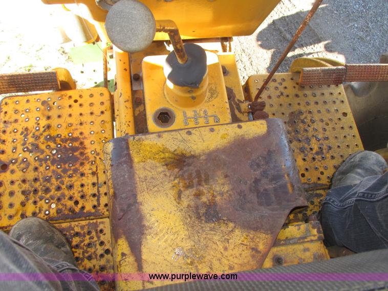 image for item J8750 1967 Minneapolis Moline G900 tractor