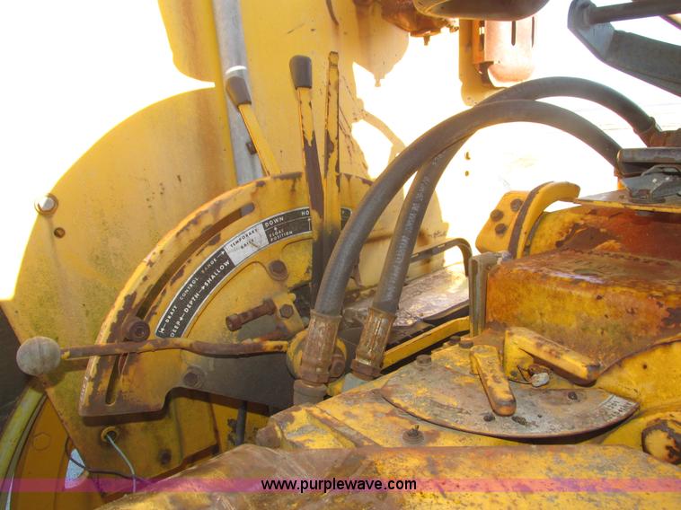 image for item J8750 1967 Minneapolis Moline G900 tractor