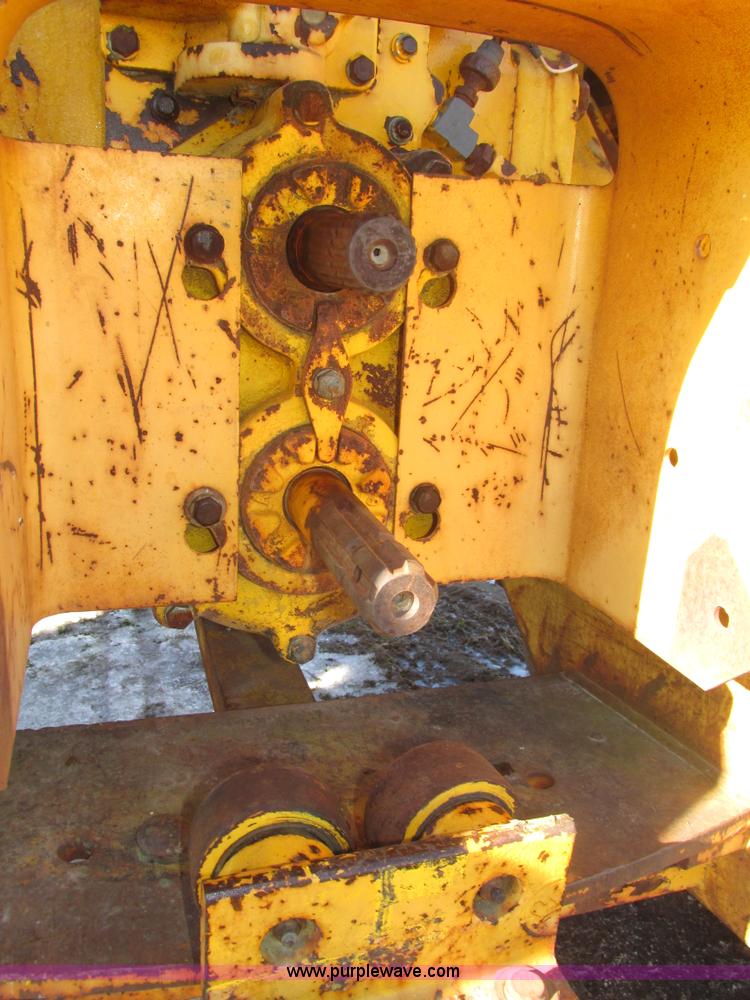 image for item J8750 1967 Minneapolis Moline G900 tractor