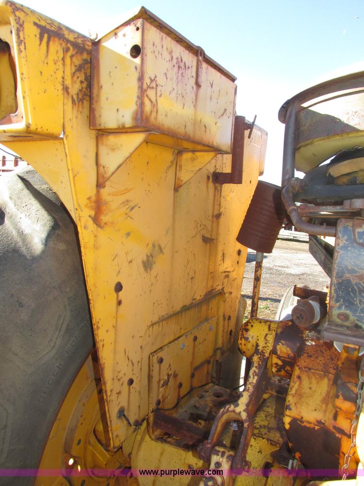 image for item J8750 1967 Minneapolis Moline G900 tractor