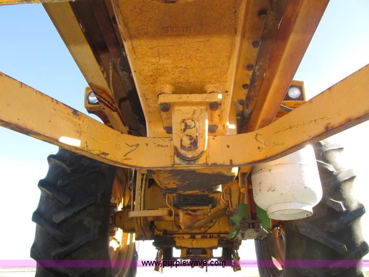 image for item J8750 1967 Minneapolis Moline G900 tractor