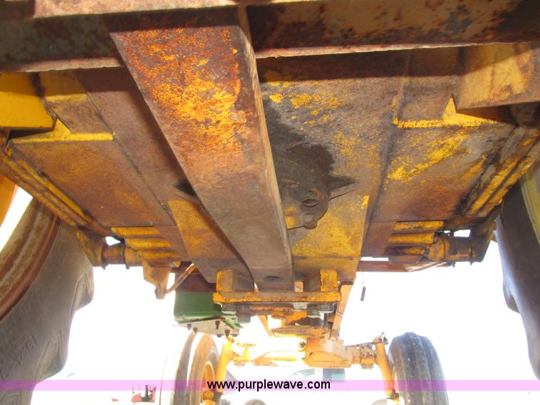 image for item J8750 1967 Minneapolis Moline G900 tractor