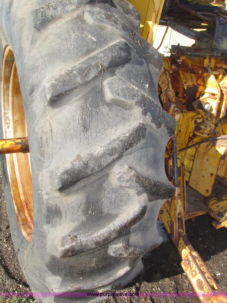 image for item J8750 1967 Minneapolis Moline G900 tractor