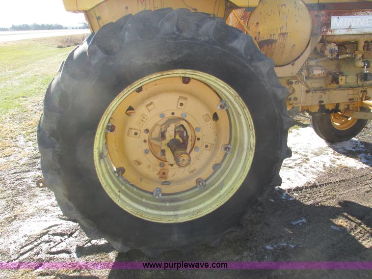 image for item J8750 1967 Minneapolis Moline G900 tractor