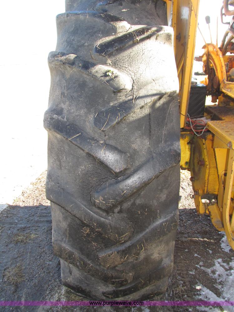 image for item J8750 1967 Minneapolis Moline G900 tractor