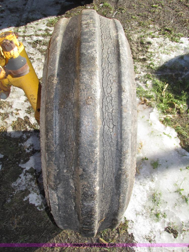 image for item J8750 1967 Minneapolis Moline G900 tractor