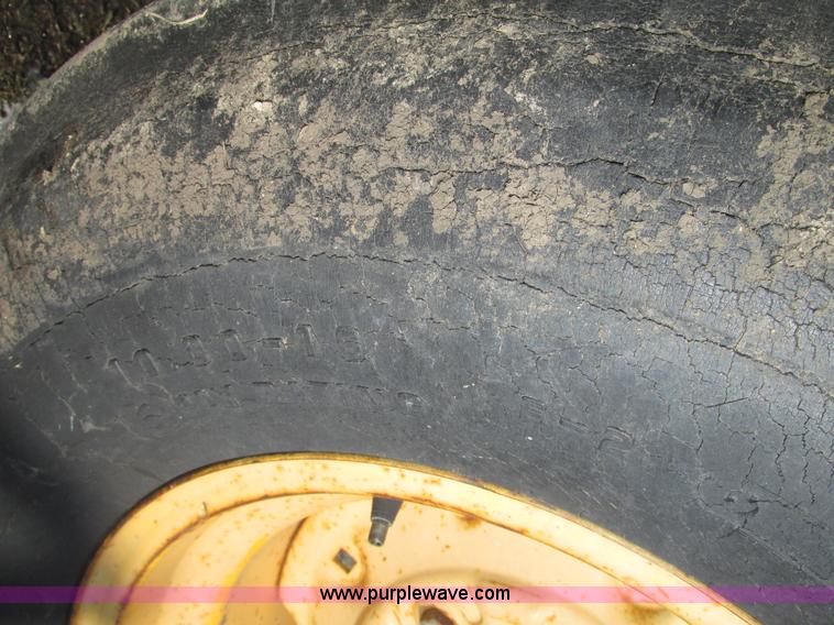 image for item J8750 1967 Minneapolis Moline G900 tractor