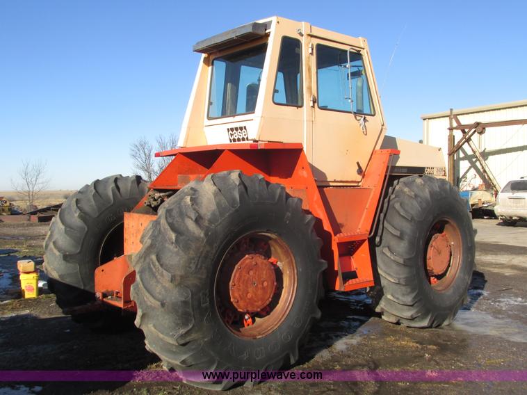 image for item J8751 1972 Case 2470 Traction King 4WD tractor