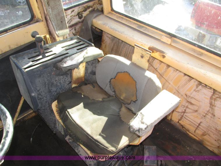 image for item J8751 1972 Case 2470 Traction King 4WD tractor