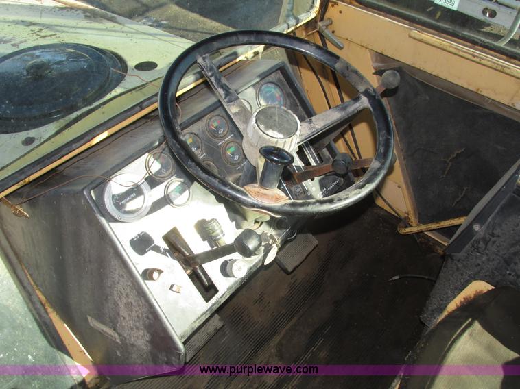 image for item J8751 1972 Case 2470 Traction King 4WD tractor