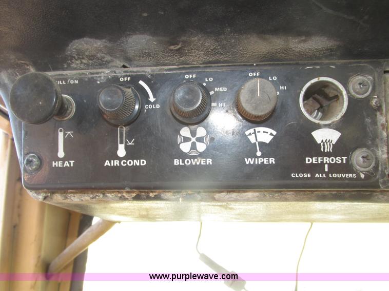 image for item J8751 1972 Case 2470 Traction King 4WD tractor