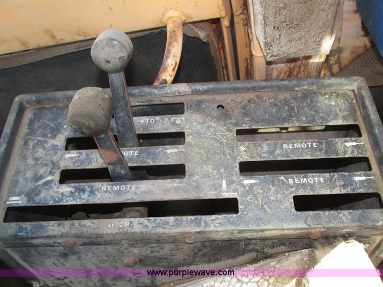 image for item J8751 1972 Case 2470 Traction King 4WD tractor