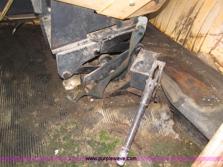 image for item J8751 1972 Case 2470 Traction King 4WD tractor