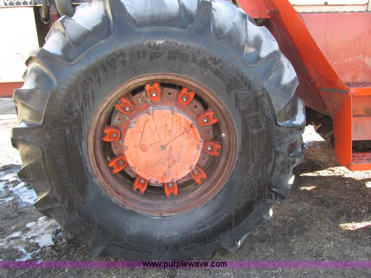 image for item J8751 1972 Case 2470 Traction King 4WD tractor